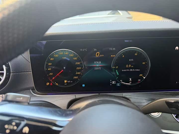 Фото 4 - Mercedes-Benz E-Class