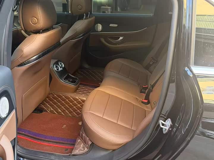 Фото 5 - Mercedes-Benz E-Class