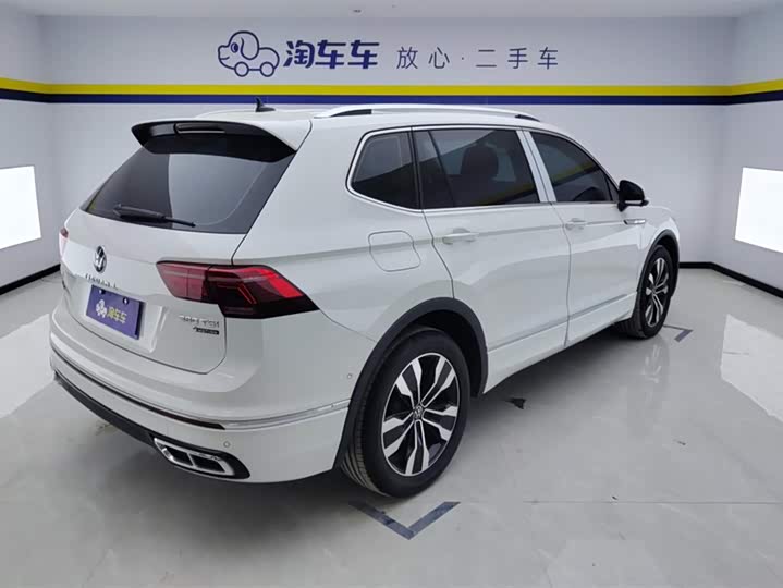 Фото 3 - Volkswagen Tiguan L Pro