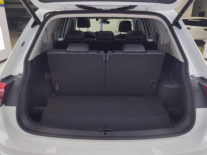 Фото 4 - Volkswagen Tiguan L Pro