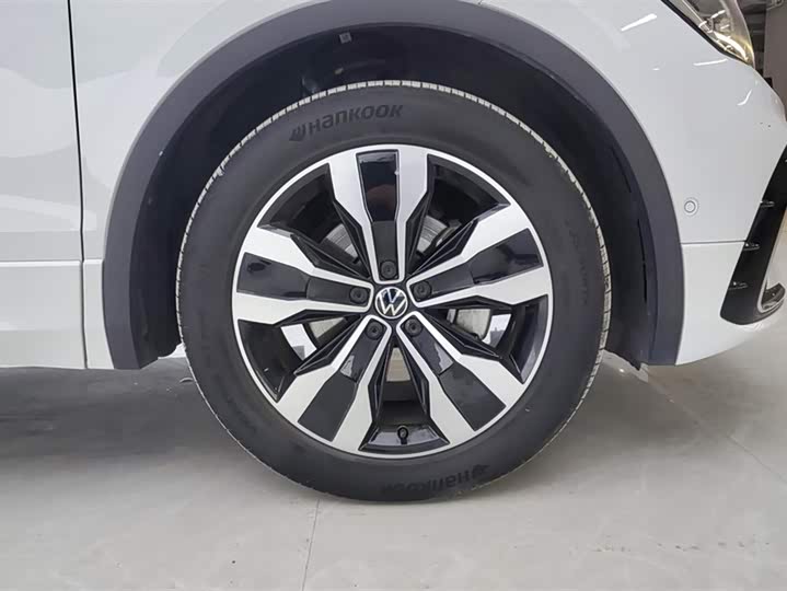 Фото 6 - Volkswagen Tiguan L Pro