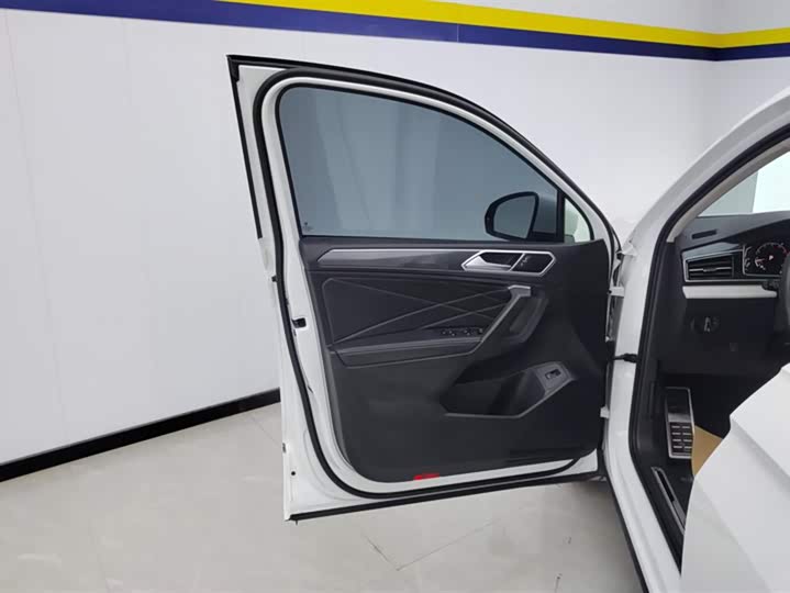 Фото 7 - Volkswagen Tiguan L Pro