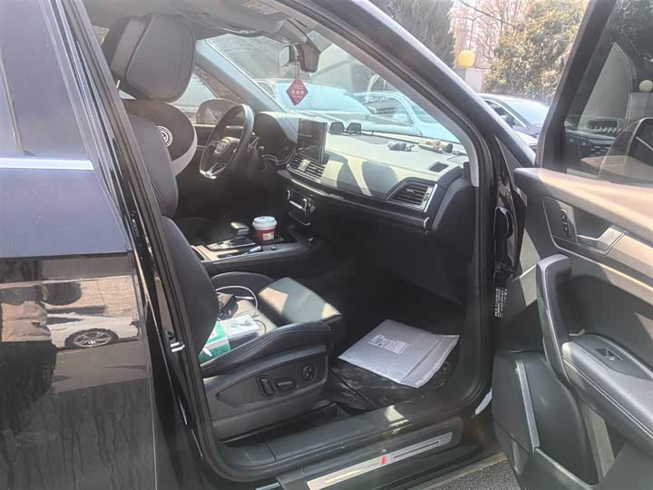 Фото 7 - Audi Q5L