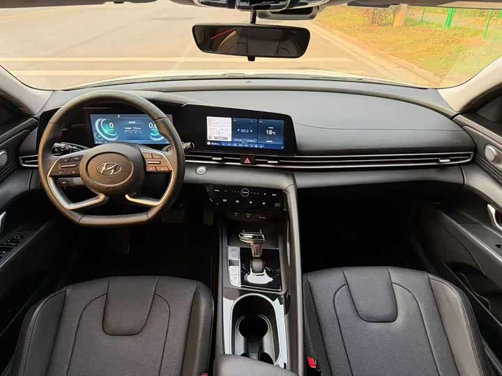 Фото 8 - Hyundai Elantra N line