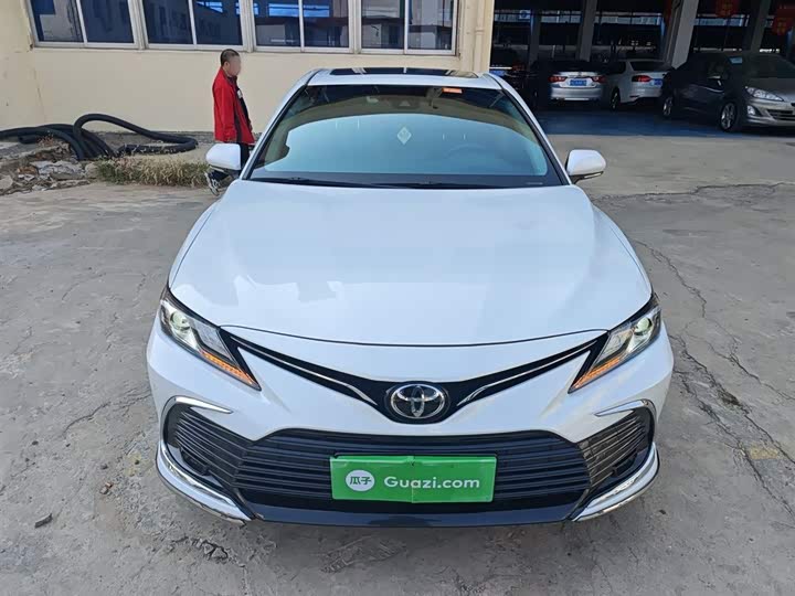 Фото 3 - Toyota Camry