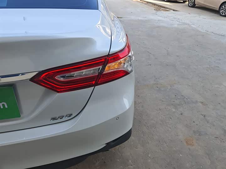 Фото 8 - Toyota Camry