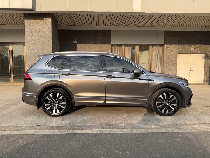 Фото 5 - Volkswagen Tiguan L Pro