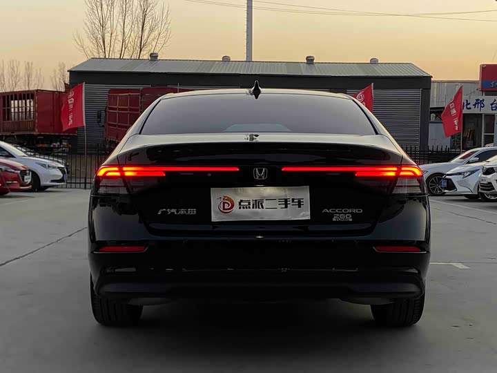 Фото 4 - Honda Accord