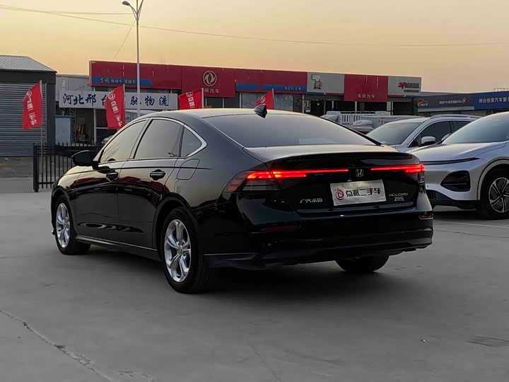 Фото 6 - Honda Accord