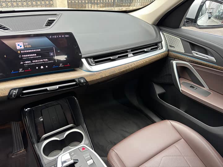 Фото 9 - BMW iX1