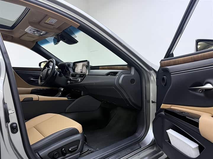 Фото 4 - Lexus ES