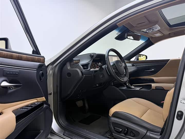 Фото 5 - Lexus ES