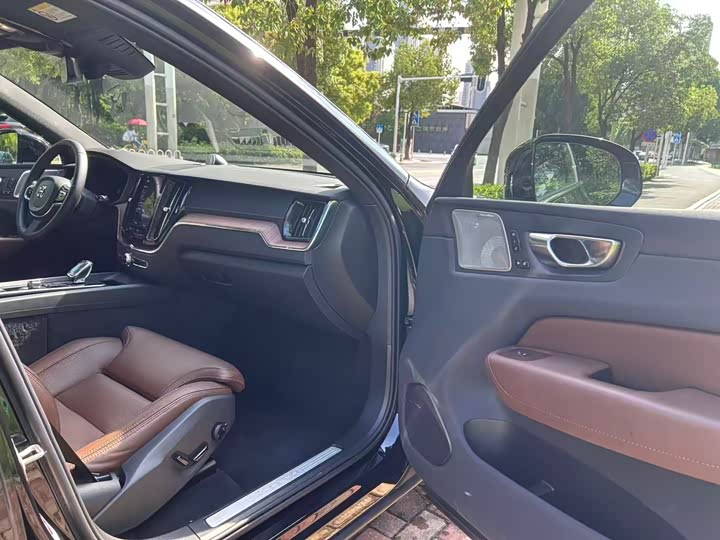 Фото 8 - Volvo XC60 Hybrid