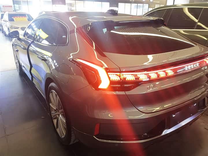 Фото 5 - Zeekr 001