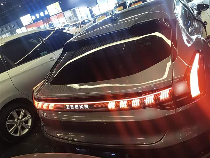 Фото 6 - Zeekr 001