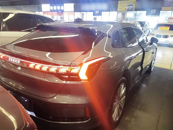 Фото 7 - Zeekr 001