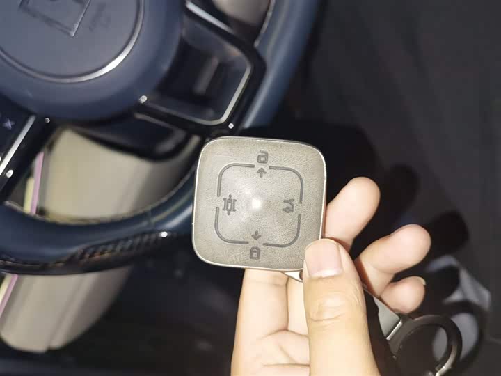 Фото 9 - Zeekr 001