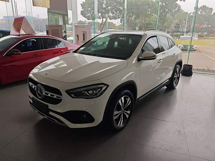 Фото 1 - Mercedes-Benz GLA-Class