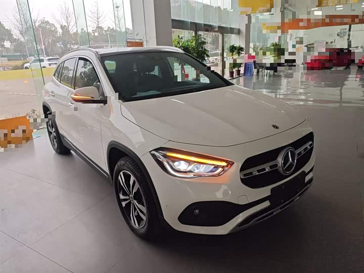 Фото 4 - Mercedes-Benz GLA-Class