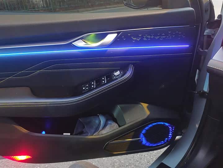 Фото 7 - Geely Preface