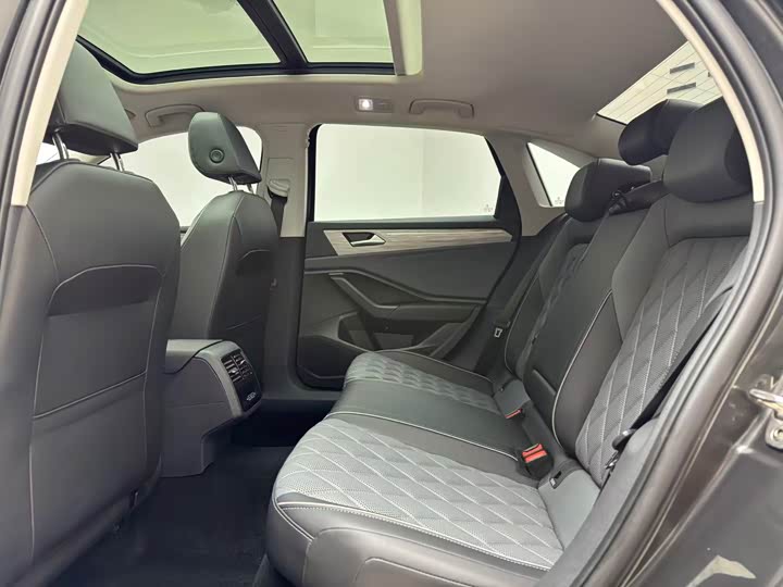 Фото 4 - Volkswagen Sagitar L