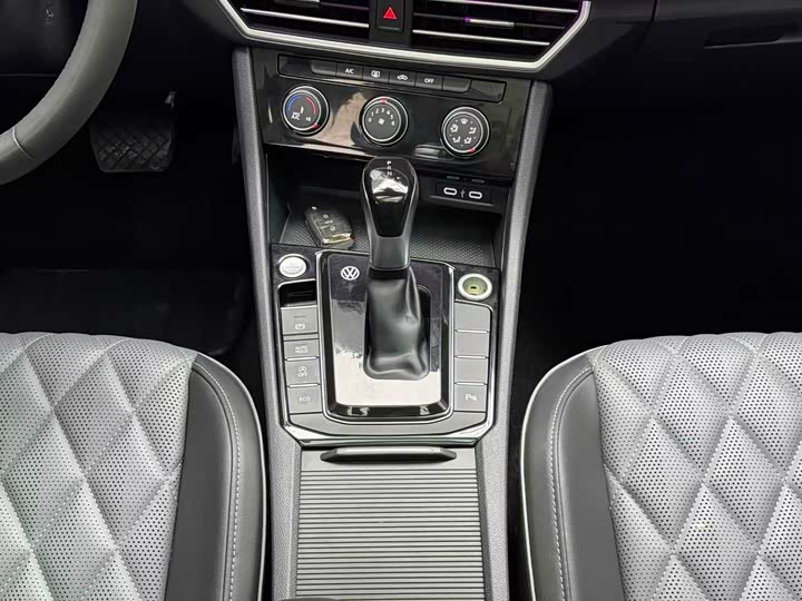 Фото 7 - Volkswagen Sagitar L