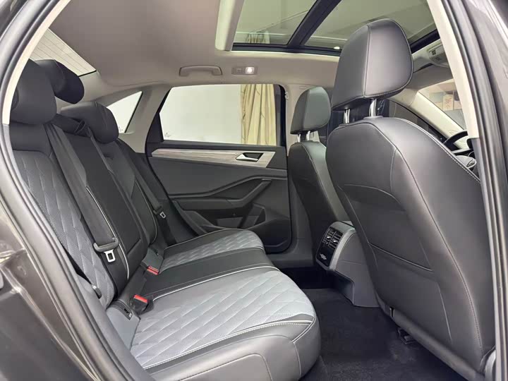 Фото 8 - Volkswagen Sagitar L