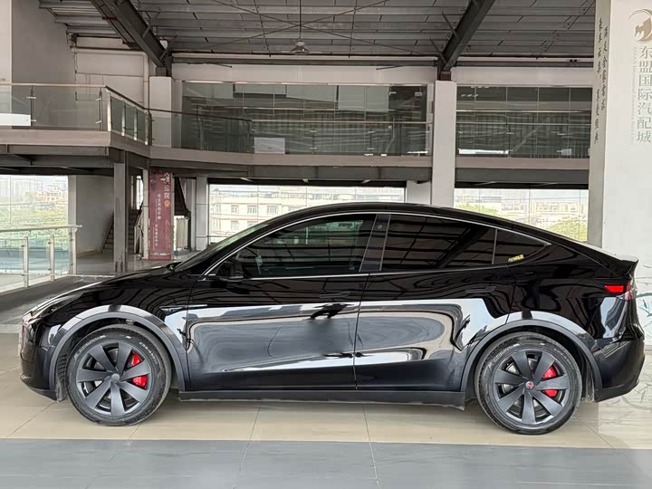 Фото 3 - Tesla Model Y