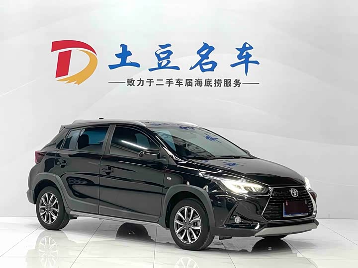 Фото 3 - Toyota Yaris L Hatchback