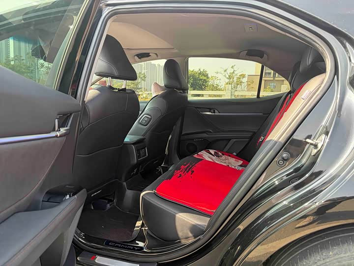 Фото 6 - Toyota Camry