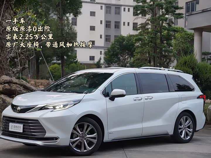 Фото 1 - Toyota Sienna