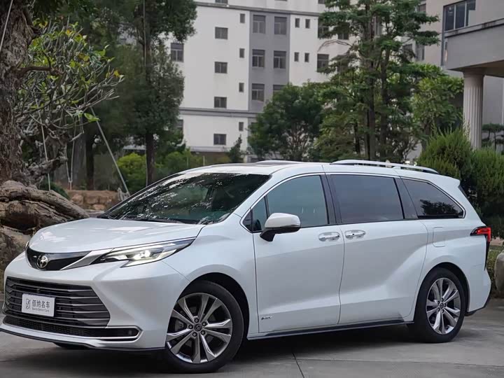 Фото 2 - Toyota Sienna