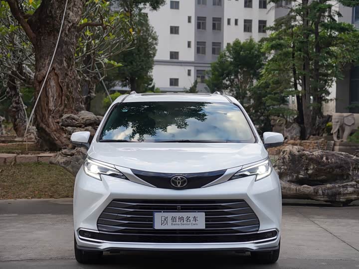 Фото 3 - Toyota Sienna