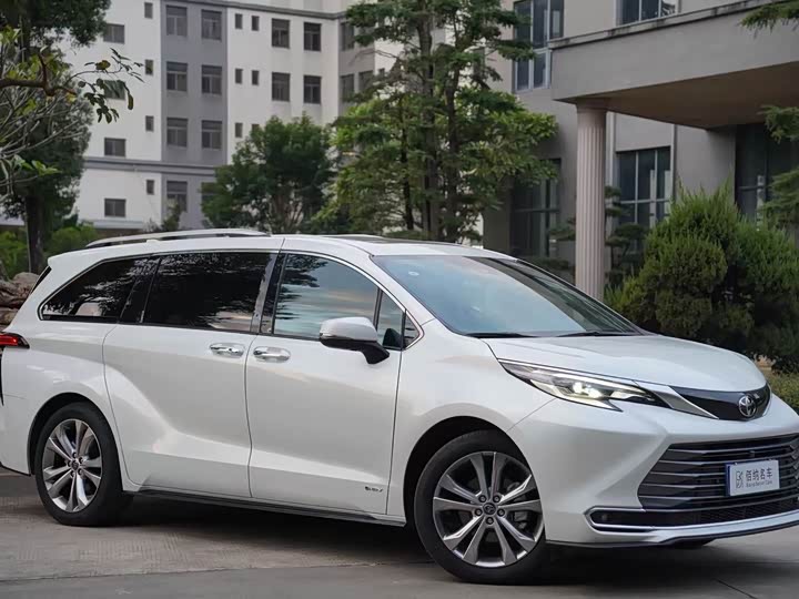 Фото 4 - Toyota Sienna