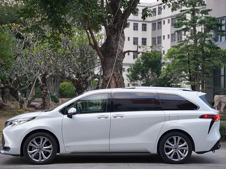 Фото 6 - Toyota Sienna