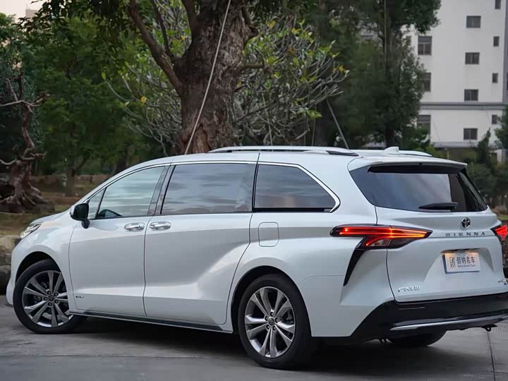 Фото 8 - Toyota Sienna