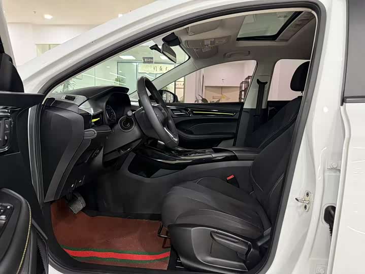 Фото 7 - Roewe i5