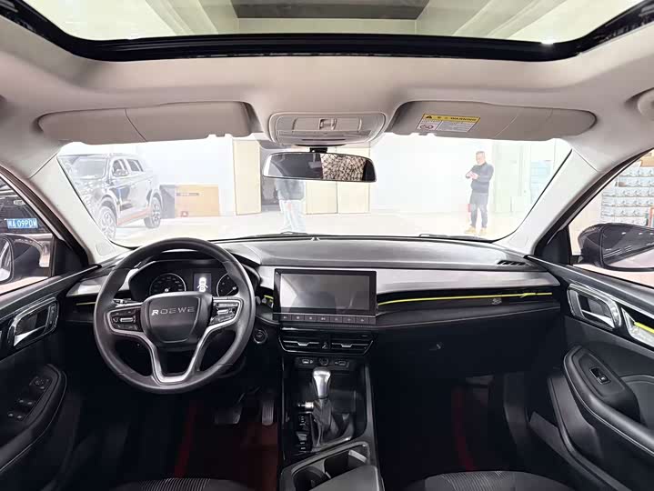 Фото 8 - Roewe i5