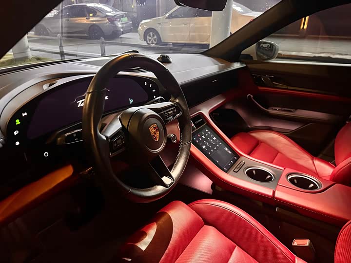 Фото 7 - Porsche Taycan