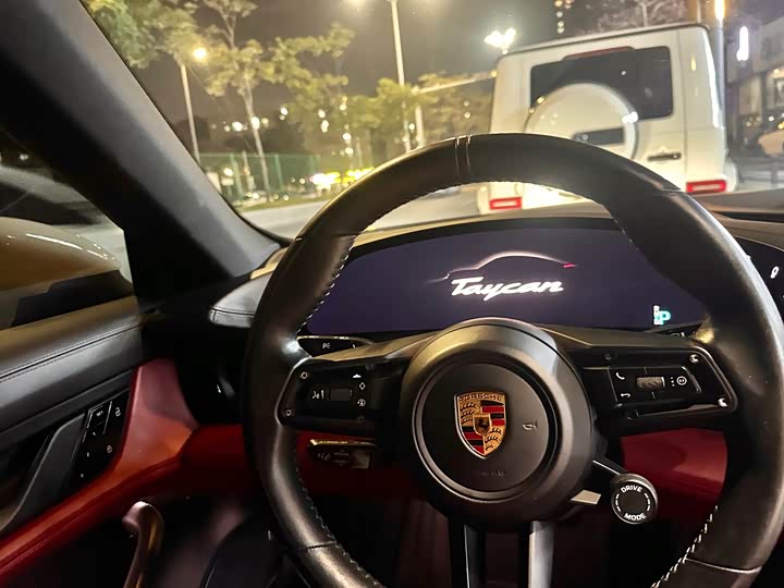 Фото 8 - Porsche Taycan