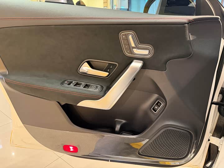 Фото 9 - Mercedes-Benz CLA-Class