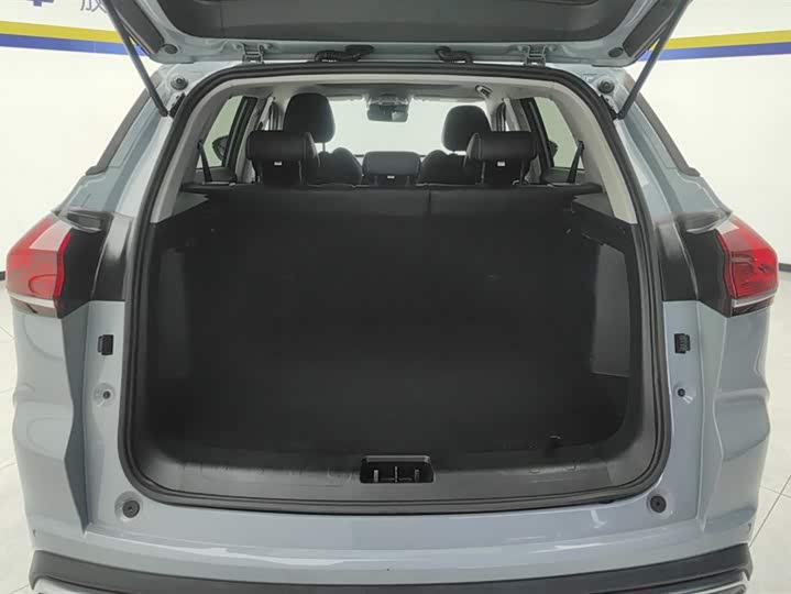 Фото 4 - Geely Atlas