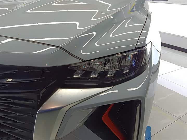 Фото 5 - Geely Atlas