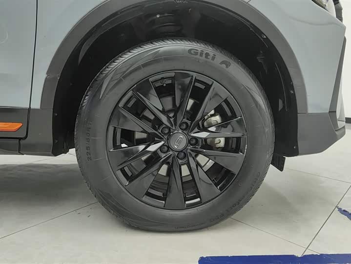 Фото 6 - Geely Atlas