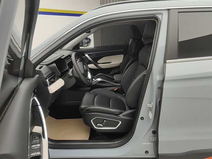 Фото 9 - Geely Atlas