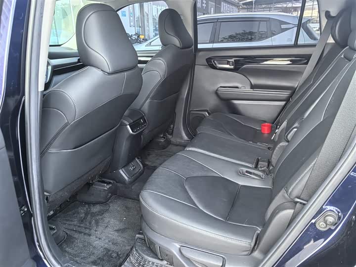 Фото 5 - Toyota Highlander