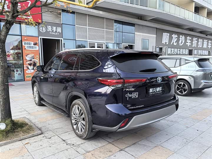 Фото 8 - Toyota Highlander