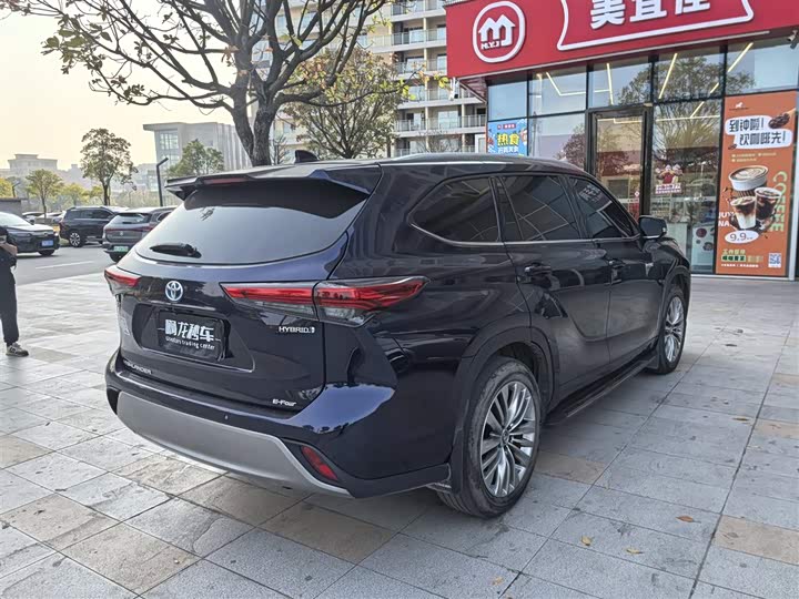 Фото 9 - Toyota Highlander