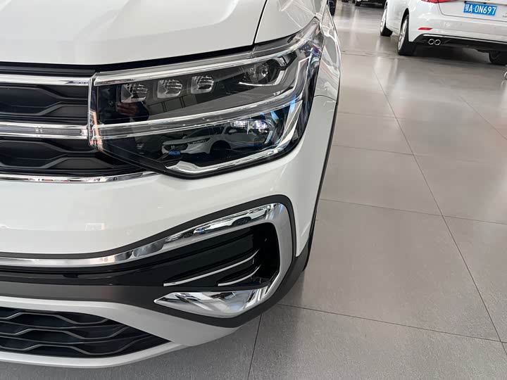 Фото 3 - Volkswagen Tharu