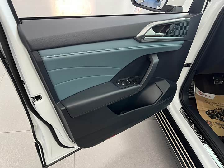 Фото 6 - Volkswagen Tharu